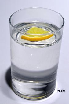 Glass of water with slice of lemon (real glass) 6.5x10.5 cm - dummy