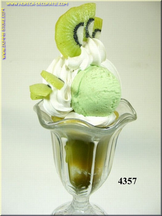 Ice cream sundae Kiwi dummy