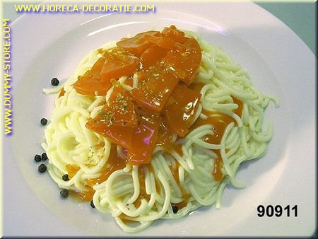 Spaghetti, mit Tomatensauce - Attrappe